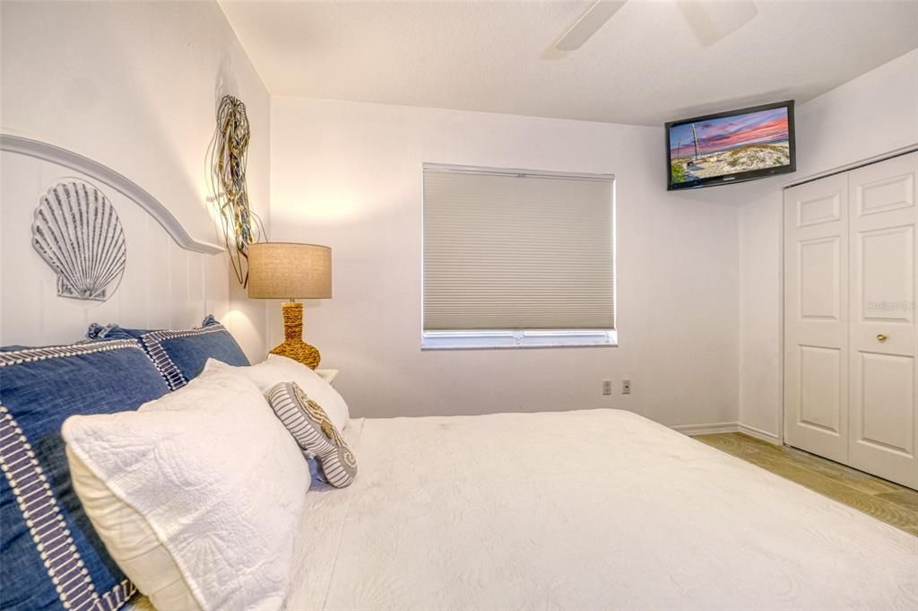 На продажу: $1,245,000 (2 спален, 2 ванн, 1307 Квадратных фут)