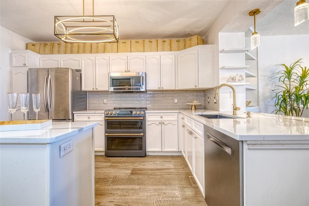 На продажу: $1,245,000 (2 спален, 2 ванн, 1307 Квадратных фут)