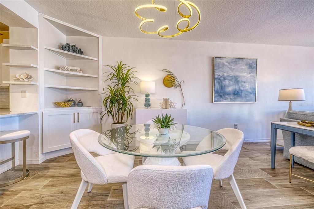 На продажу: $1,245,000 (2 спален, 2 ванн, 1307 Квадратных фут)