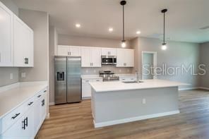 Activo con contrato: $329,900 (4 camas, 2 baños, 1873 Pies cuadrados)