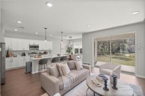 Activo con contrato: $329,900 (4 camas, 2 baños, 1873 Pies cuadrados)