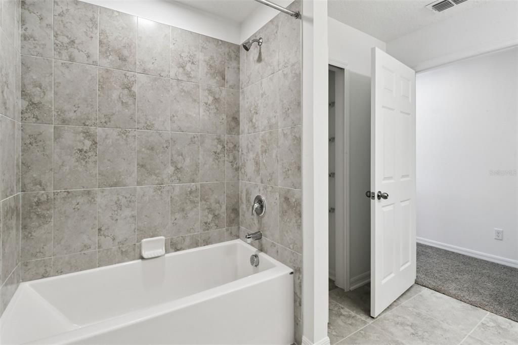 For Rent: $2,800 (4 beds, 2 baths, 2200 Square Feet)