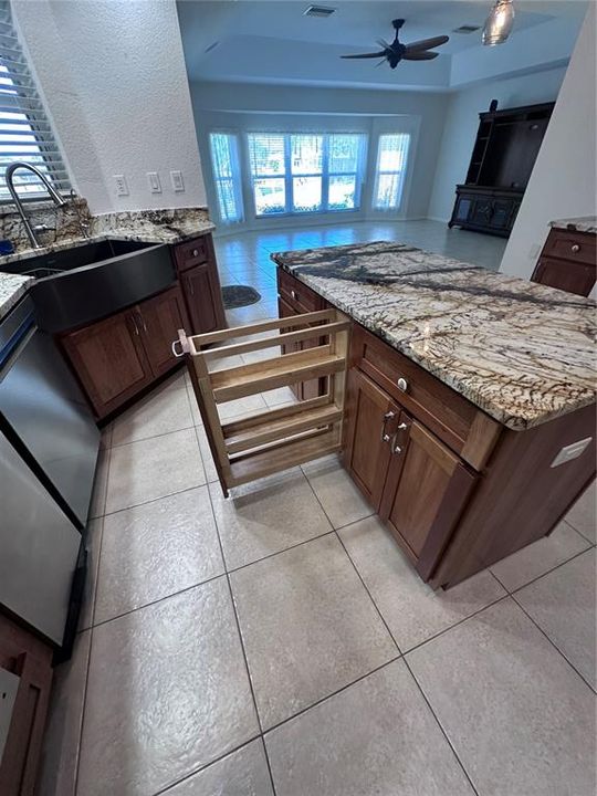 待售: $775,000 (3 贝兹, 2 浴室, 2135 平方英尺)