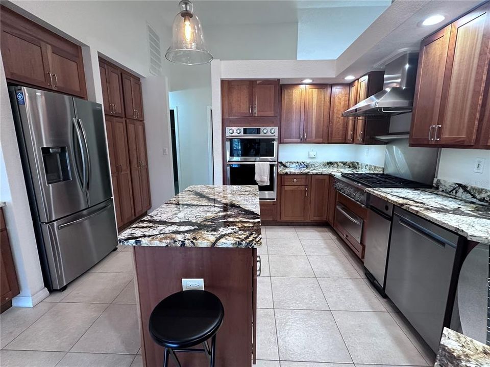 待售: $775,000 (3 贝兹, 2 浴室, 2135 平方英尺)