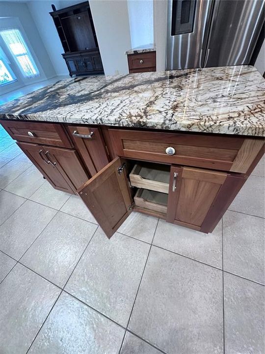 待售: $775,000 (3 贝兹, 2 浴室, 2135 平方英尺)