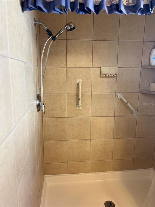 待售: $170,000 (2 贝兹, 1 浴室, 865 平方英尺)