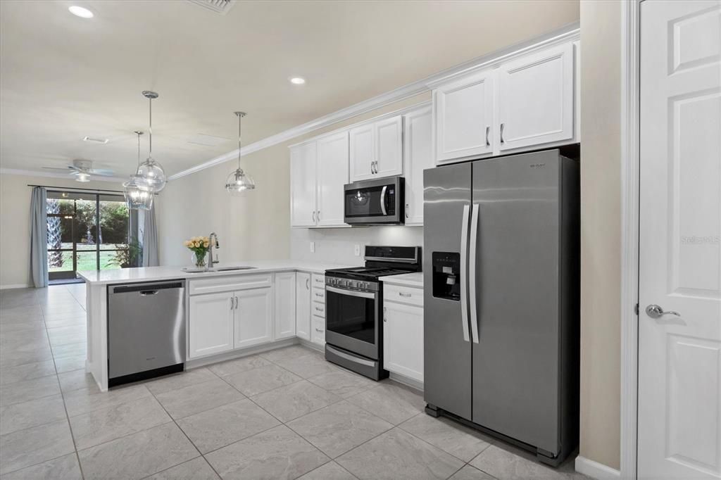 Active With Contract: $399,000 (2 beds, 2 baths, 1458 Square Feet)