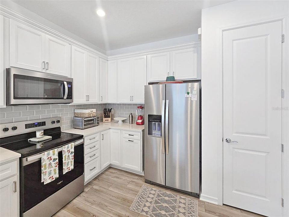 Active With Contract: $2,199 (2 beds, 2 baths, 1542 Square Feet)