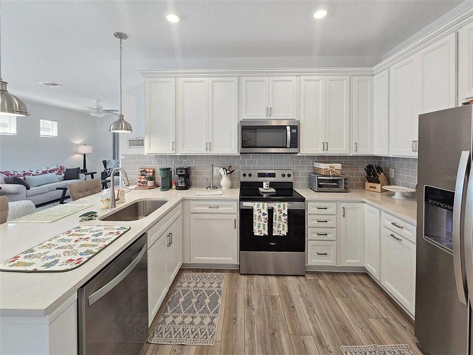 Active With Contract: $2,199 (2 beds, 2 baths, 1542 Square Feet)