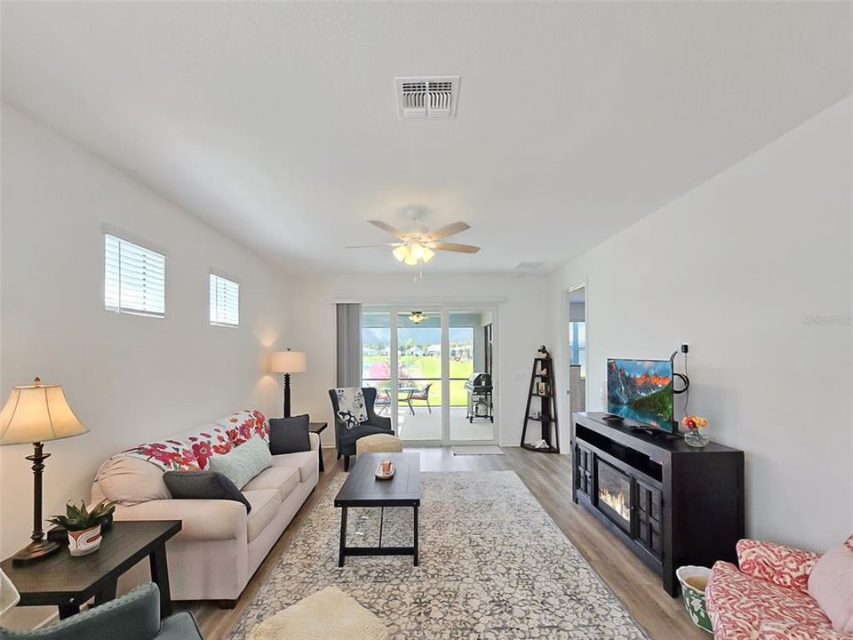 Active With Contract: $2,199 (2 beds, 2 baths, 1542 Square Feet)