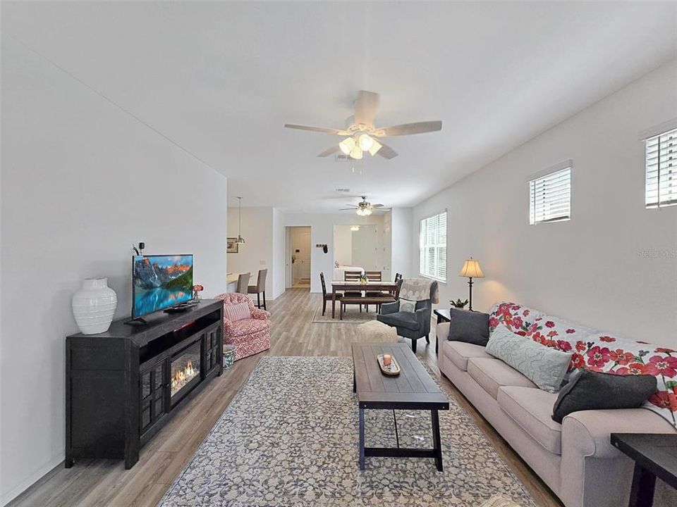 Active With Contract: $2,199 (2 beds, 2 baths, 1542 Square Feet)