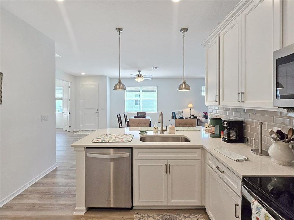 Active With Contract: $2,199 (2 beds, 2 baths, 1542 Square Feet)