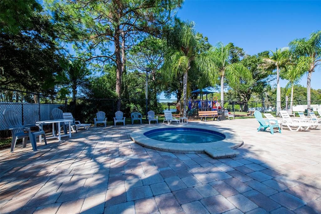 Active With Contract: $154,900 (2 beds, 2 baths, 915 Square Feet)