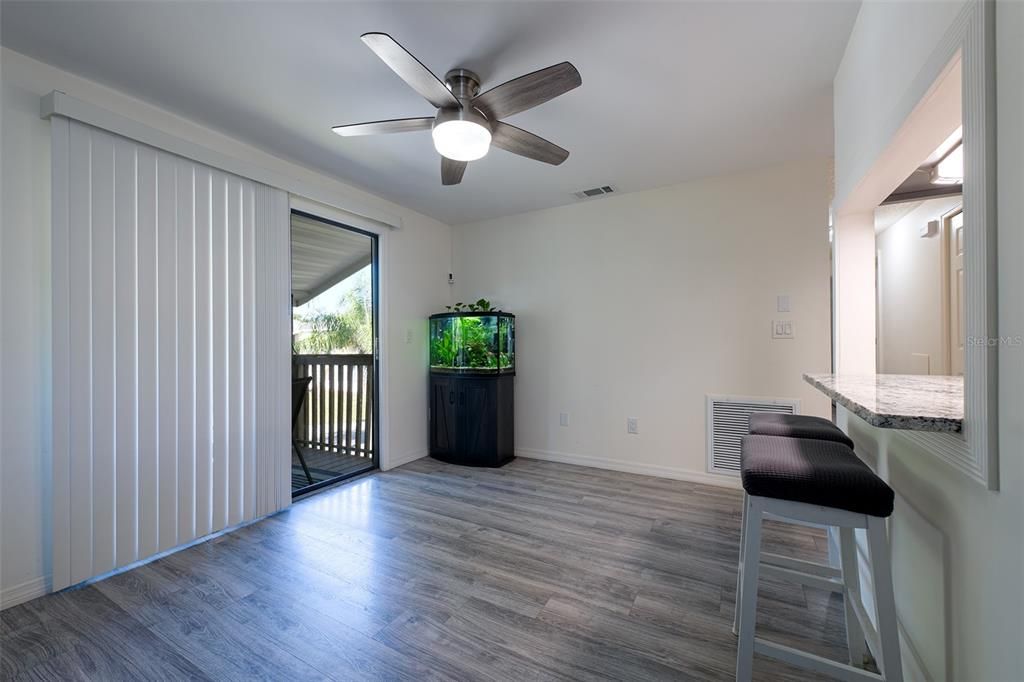 Active With Contract: $154,900 (2 beds, 2 baths, 915 Square Feet)