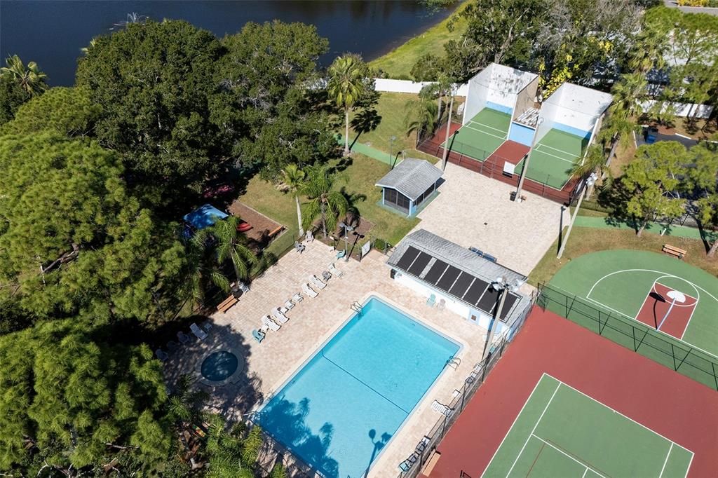 Active With Contract: $154,900 (2 beds, 2 baths, 915 Square Feet)