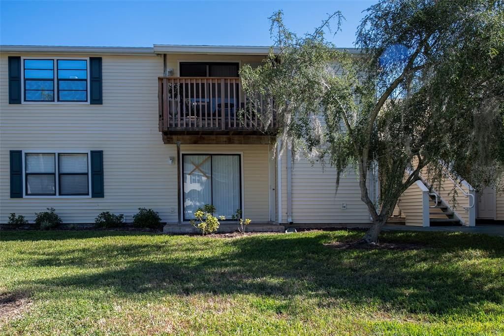 Active With Contract: $154,900 (2 beds, 2 baths, 915 Square Feet)