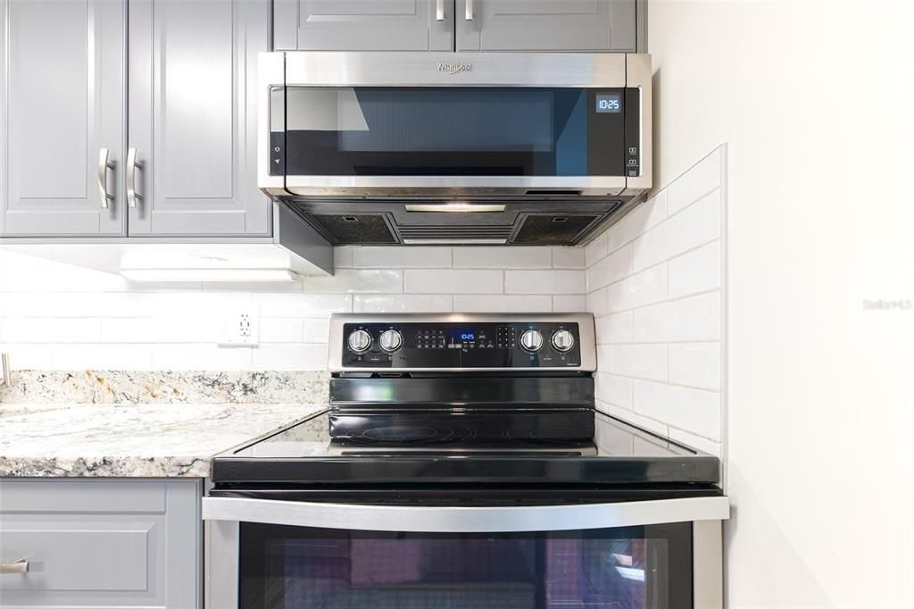 Active With Contract: $154,900 (2 beds, 2 baths, 915 Square Feet)