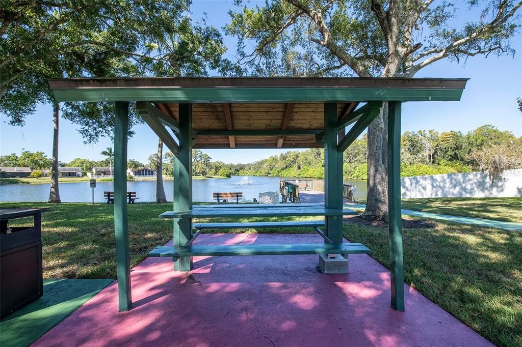 Active With Contract: $154,900 (2 beds, 2 baths, 915 Square Feet)