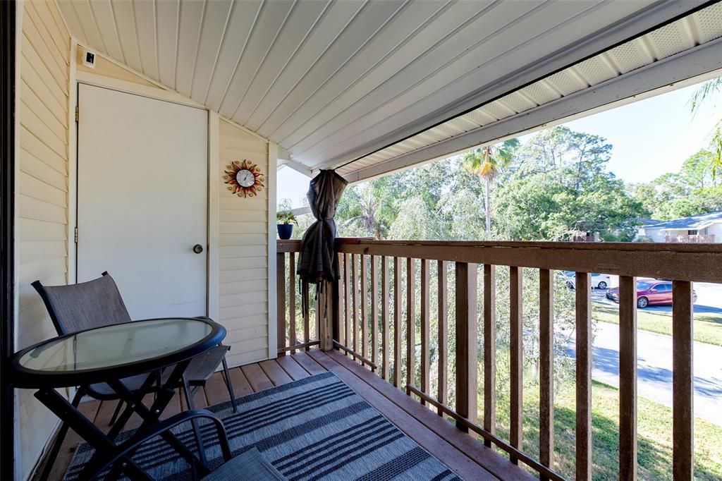 Active With Contract: $154,900 (2 beds, 2 baths, 915 Square Feet)