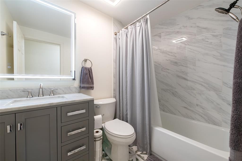 Active With Contract: $154,900 (2 beds, 2 baths, 915 Square Feet)