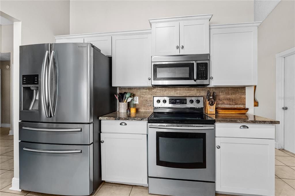 Под контрактом: $345,000 (3 спален, 2 ванн, 1732 Квадратных фут)