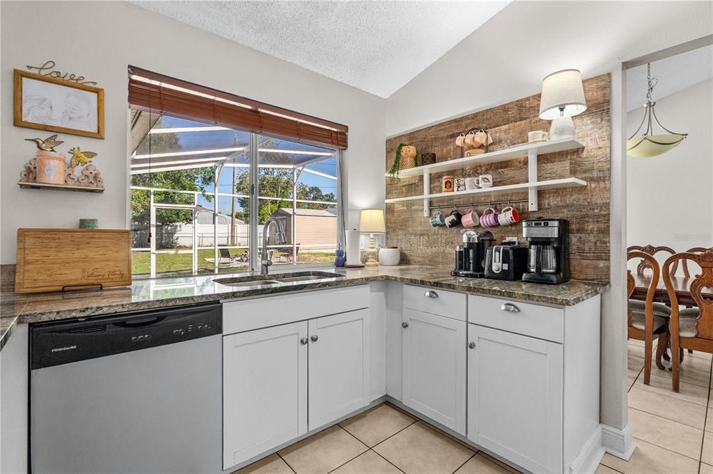 Под контрактом: $345,000 (3 спален, 2 ванн, 1732 Квадратных фут)