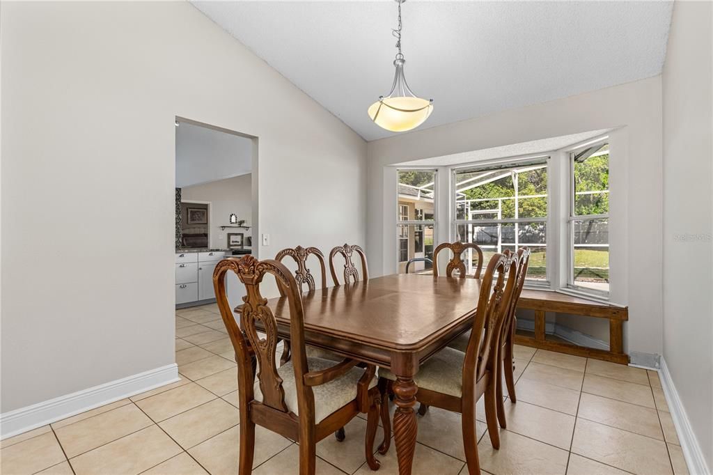 Под контрактом: $345,000 (3 спален, 2 ванн, 1732 Квадратных фут)