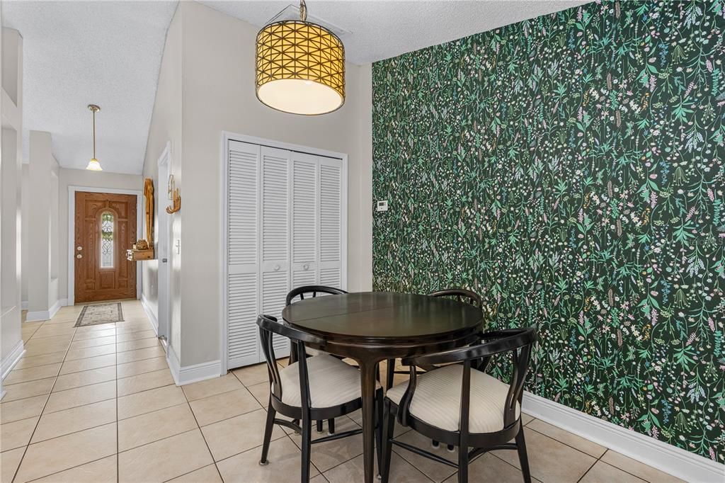 Под контрактом: $345,000 (3 спален, 2 ванн, 1732 Квадратных фут)