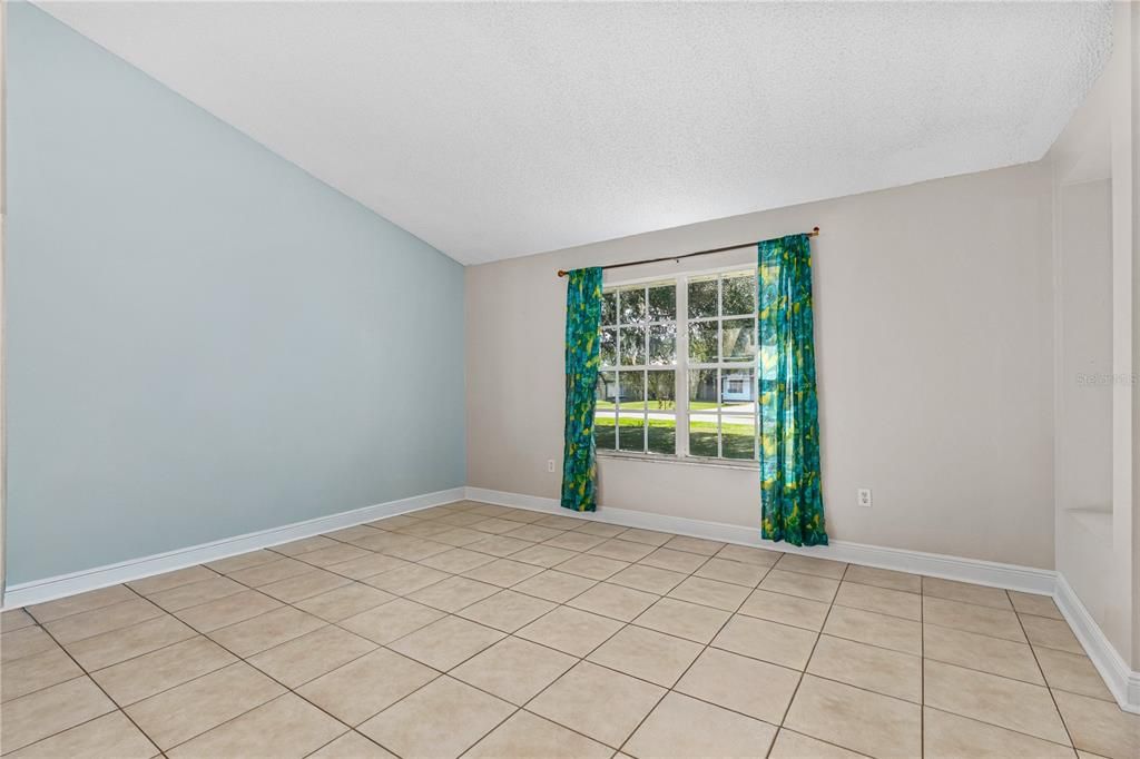 Под контрактом: $345,000 (3 спален, 2 ванн, 1732 Квадратных фут)