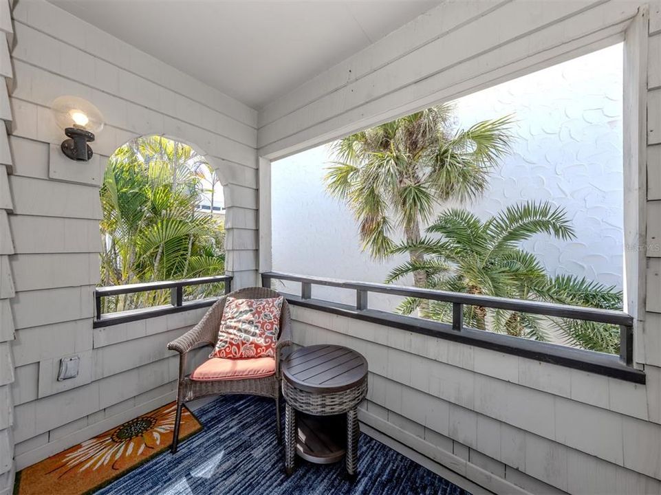 For Sale: $529,000 (2 beds, 2 baths, 934 Square Feet)