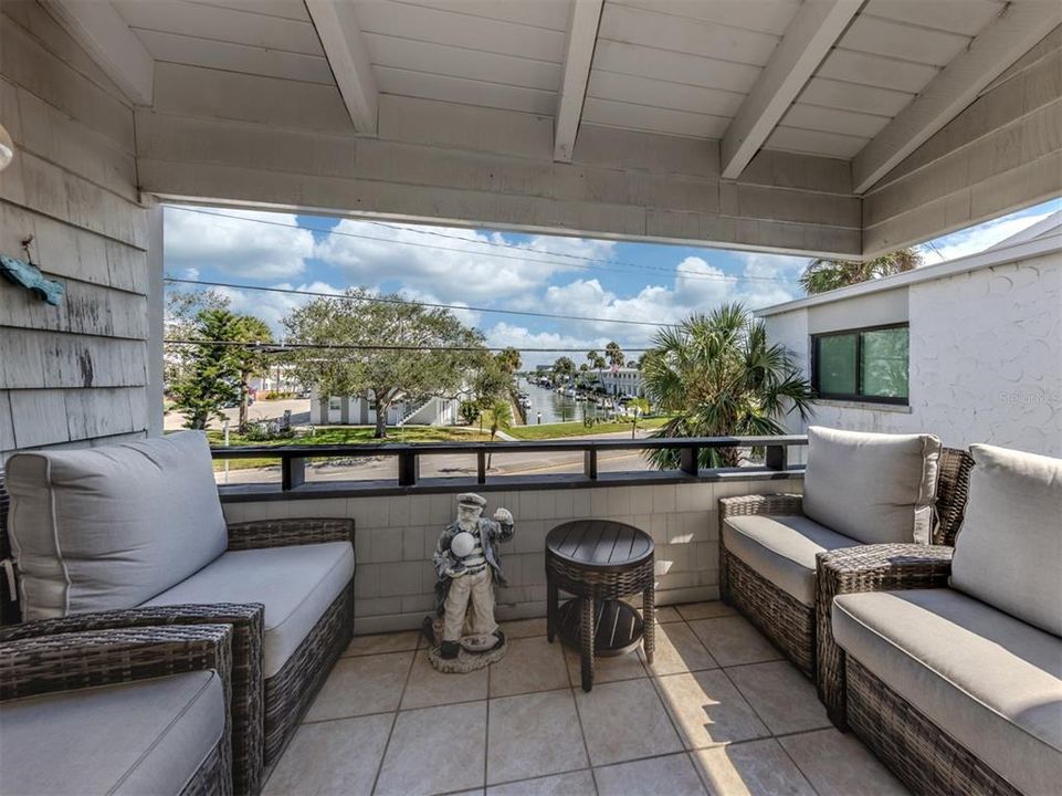 For Sale: $529,000 (2 beds, 2 baths, 934 Square Feet)