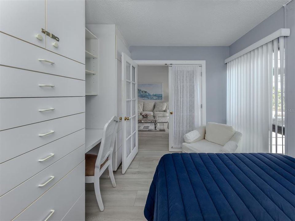 For Sale: $529,000 (2 beds, 2 baths, 934 Square Feet)