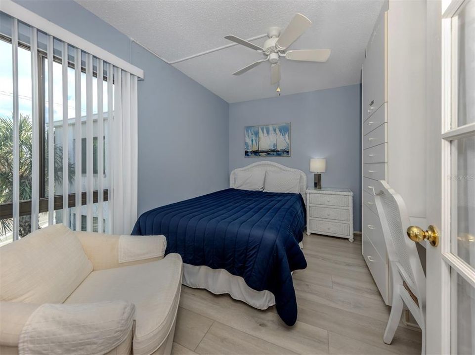 For Sale: $529,000 (2 beds, 2 baths, 934 Square Feet)