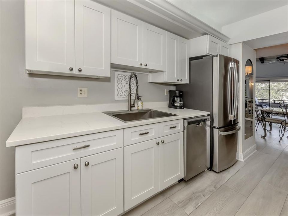 For Sale: $529,000 (2 beds, 2 baths, 934 Square Feet)