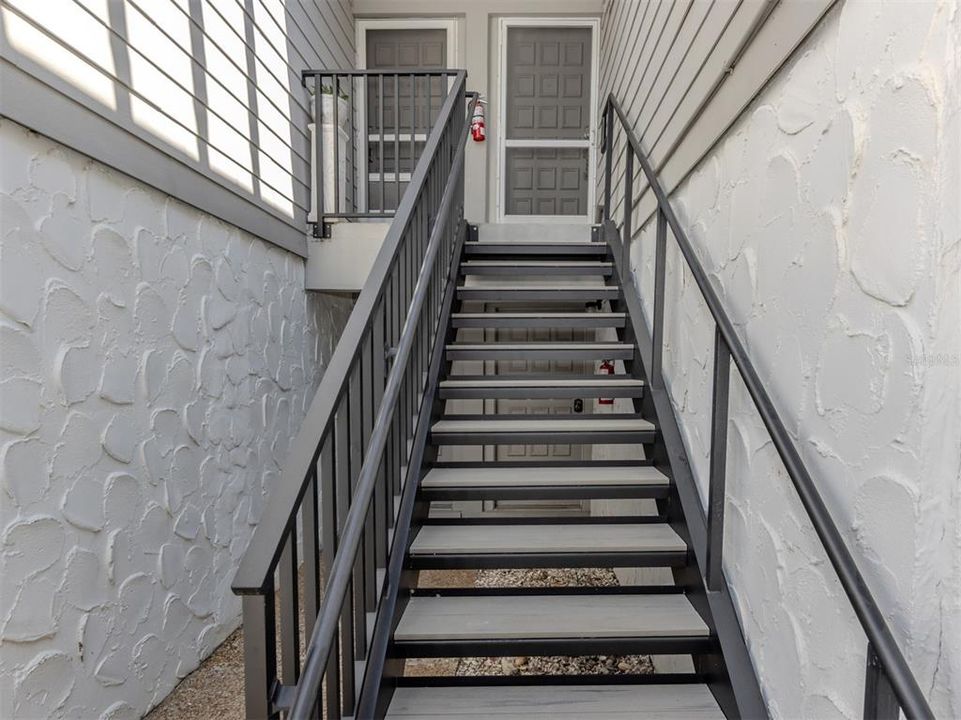 For Sale: $529,000 (2 beds, 2 baths, 934 Square Feet)