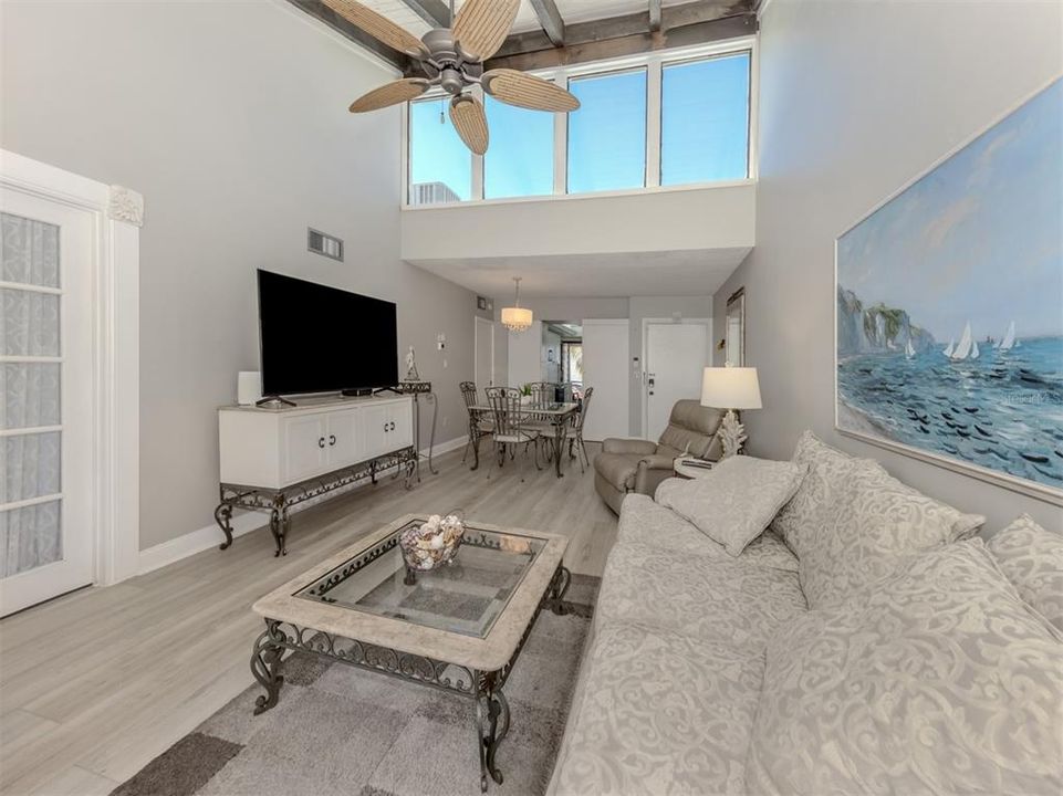 For Sale: $529,000 (2 beds, 2 baths, 934 Square Feet)