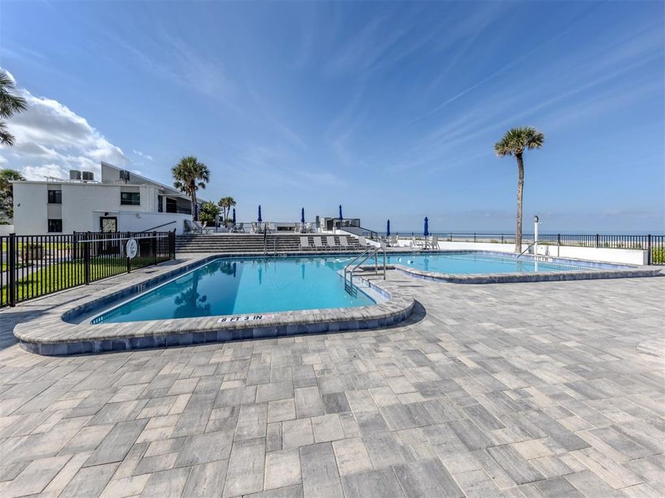 For Sale: $529,000 (2 beds, 2 baths, 934 Square Feet)