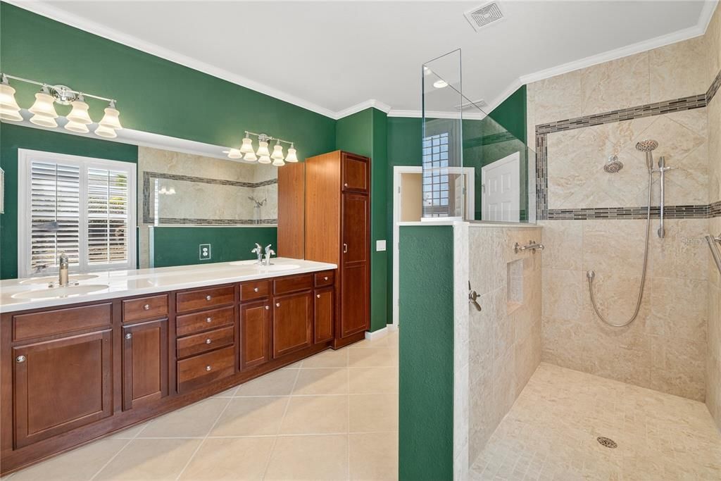 En Venta: $478,900 (3 camas, 2 baños, 2413 Pies cuadrados)