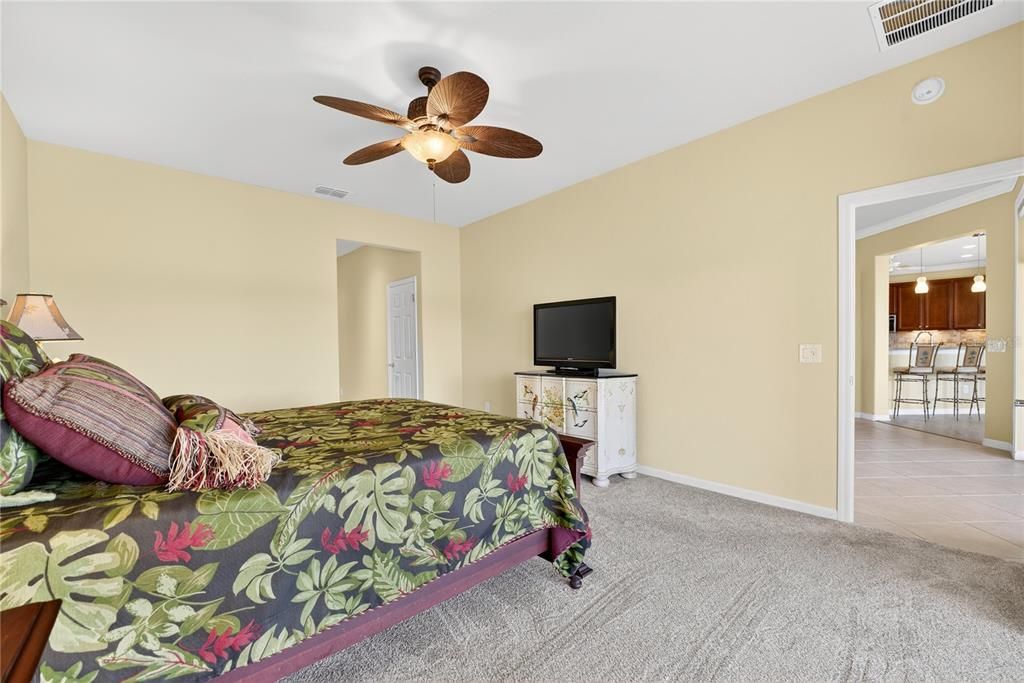 En Venta: $478,900 (3 camas, 2 baños, 2413 Pies cuadrados)