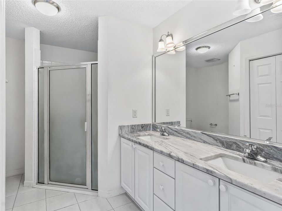 En Venta: $459,000 (3 camas, 2 baños, 2200 Pies cuadrados)