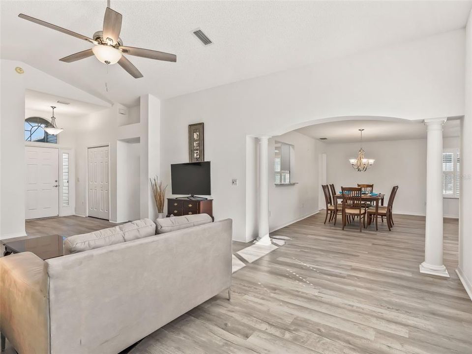 En Venta: $459,000 (3 camas, 2 baños, 2200 Pies cuadrados)