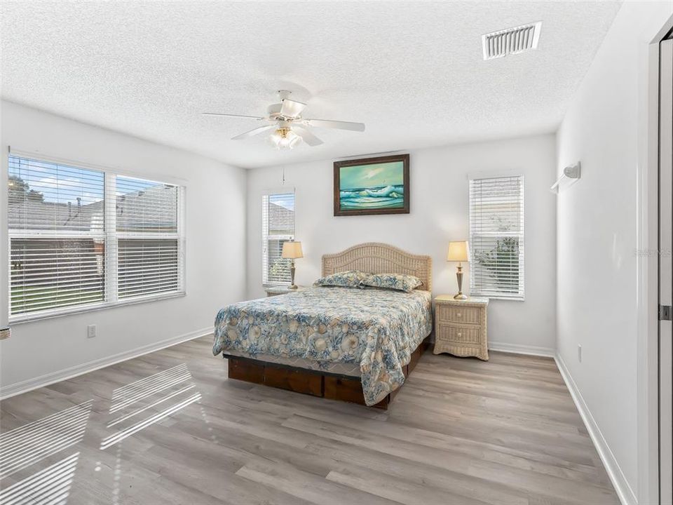 En Venta: $459,000 (3 camas, 2 baños, 2200 Pies cuadrados)