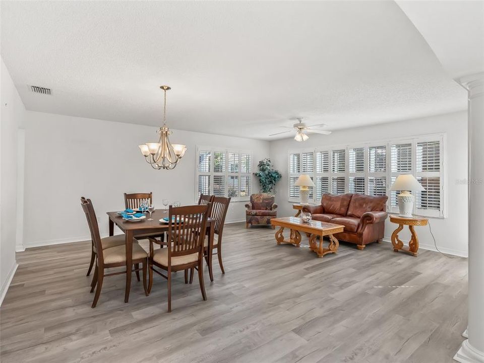 En Venta: $459,000 (3 camas, 2 baños, 2200 Pies cuadrados)