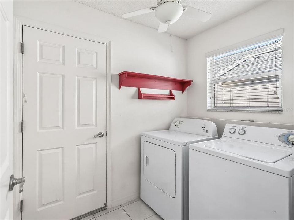 En Venta: $459,000 (3 camas, 2 baños, 2200 Pies cuadrados)