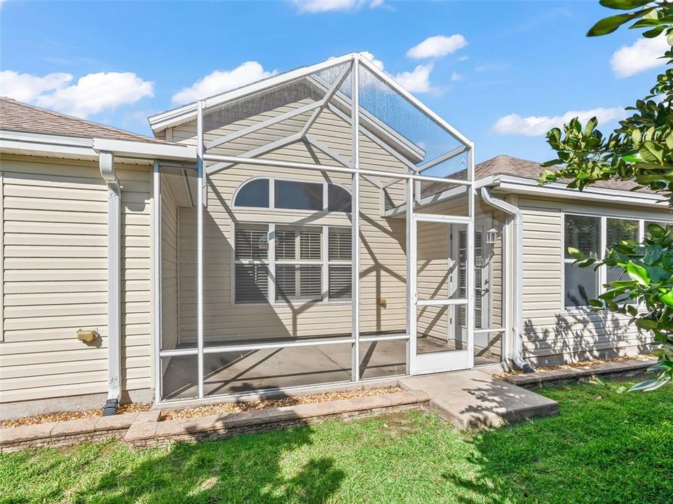 En Venta: $459,000 (3 camas, 2 baños, 2200 Pies cuadrados)