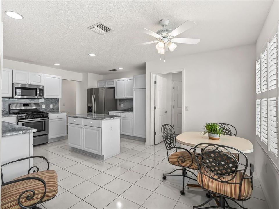 En Venta: $459,000 (3 camas, 2 baños, 2200 Pies cuadrados)