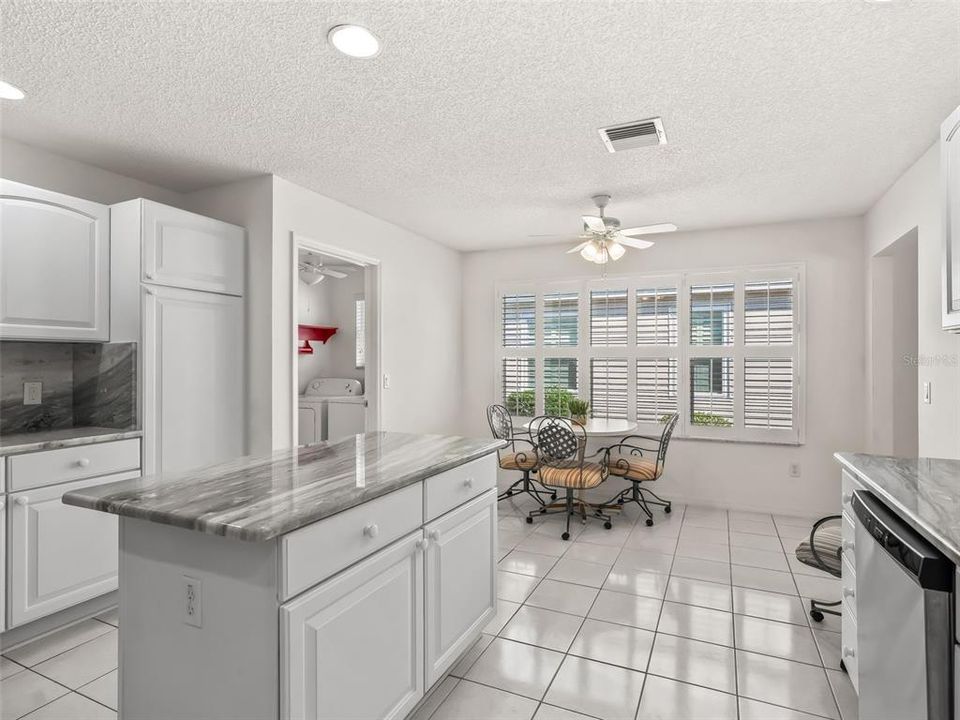 En Venta: $459,000 (3 camas, 2 baños, 2200 Pies cuadrados)