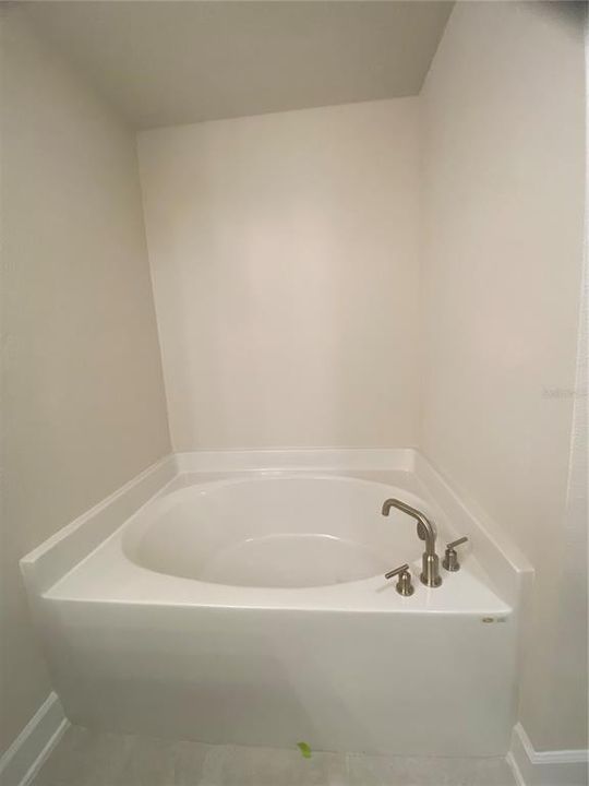 En Venta: $446,900 (4 camas, 2 baños, 2405 Pies cuadrados)