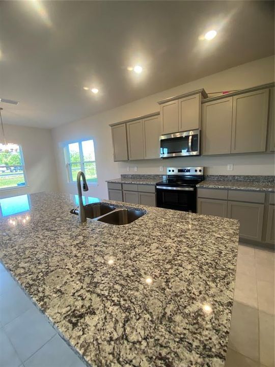 En Venta: $446,900 (4 camas, 2 baños, 2405 Pies cuadrados)