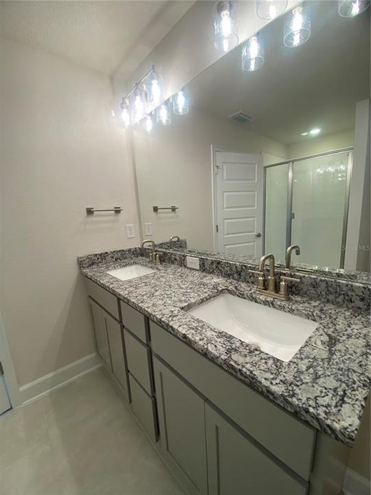 En Venta: $446,900 (4 camas, 2 baños, 2405 Pies cuadrados)